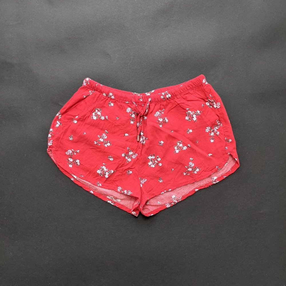 DIVIDED red flower short shorts size : 0
